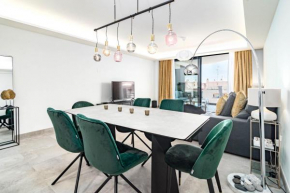 INF45P- modern 3 bed city apartment next to beach